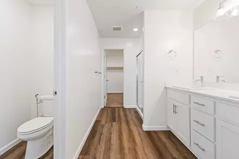 Entry Way - 935 E Cameron Ave, Visalia, CA 93292 photo 1 of 9