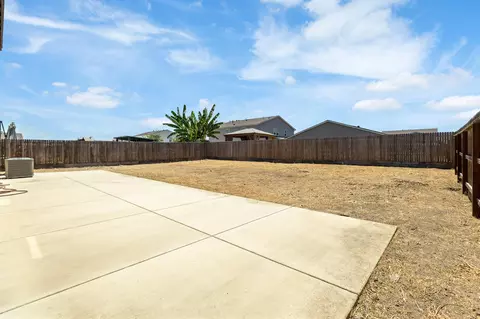 Exterior - 935 E Cameron Ave, Visalia, CA 93292 photo 8 of 15