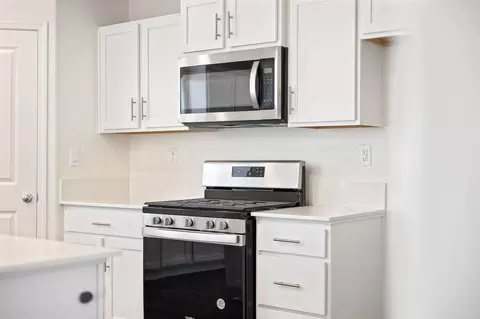 Kitchen - 935 E Cameron Ave, Visalia, CA 93292 photo 1 of 4