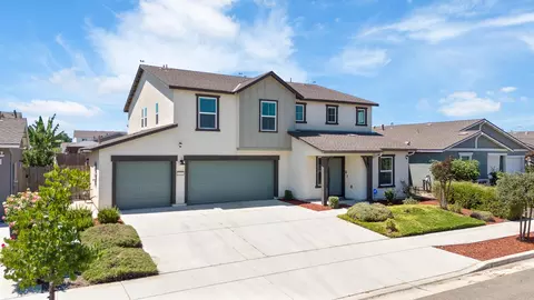 Exterior - 935 E Cameron Ave, Visalia, CA 93292 photo 14 of 15