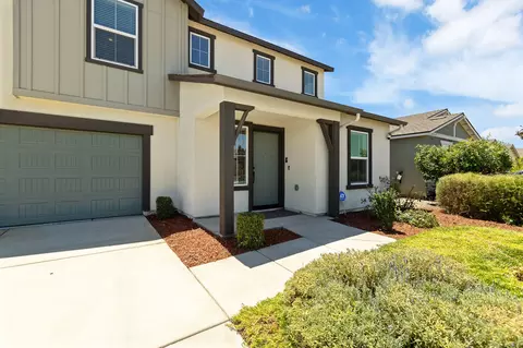 Exterior - 935 E Cameron Ave, Visalia, CA 93292 photo 4 of 15