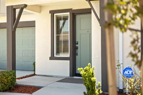 Exterior - 935 E Cameron Ave, Visalia, CA 93292 photo 2 of 15