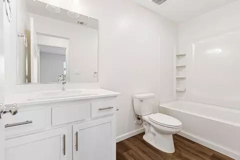 Bath - 935 E Cameron Ave, Visalia, CA 93292 photo 1 of 5