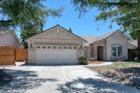 4829 W Cherry Ct, Visalia, CA 93277