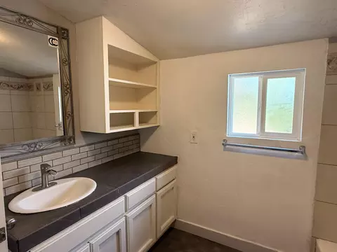 Bath - 103 E Firebaugh Ave, Exeter, CA 93221 photo 2 of 2