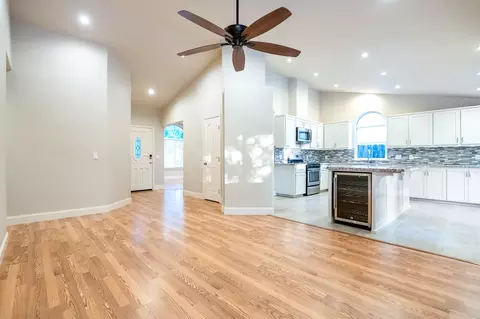 Living - 504 Lone Oak Ct, Exeter, CA 93221 photo 4 of 7