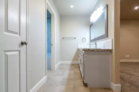Entry Way - 504 Lone Oak Ct, Exeter, CA 93221 photo 6 of 6