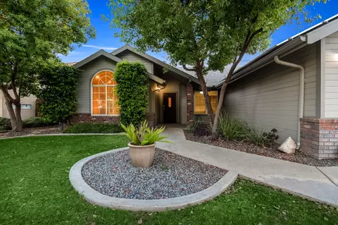 Exterior - 504 Lone Oak Ct, Exeter, CA 93221 photo 4 of 9