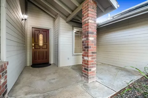 Exterior - 504 Lone Oak Ct, Exeter, CA 93221 photo 5 of 9