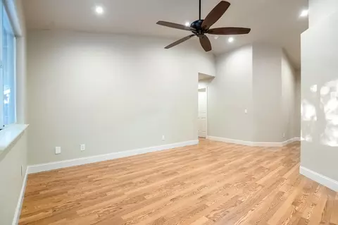 Living - 504 Lone Oak Ct, Exeter, CA 93221 photo 3 of 7
