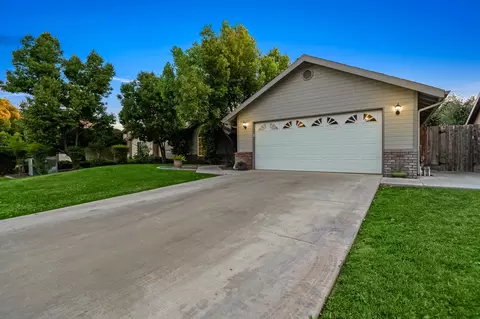 Exterior - 504 Lone Oak Ct, Exeter, CA 93221 photo 3 of 9
