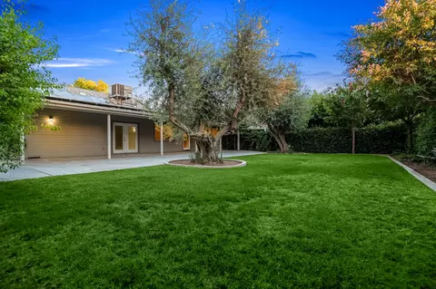 Exterior - 504 Lone Oak Ct, Exeter, CA 93221 photo 7 of 9