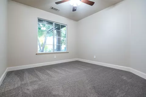 Bedroom - 504 Lone Oak Ct, Exeter, CA 93221 photo 3 of 4