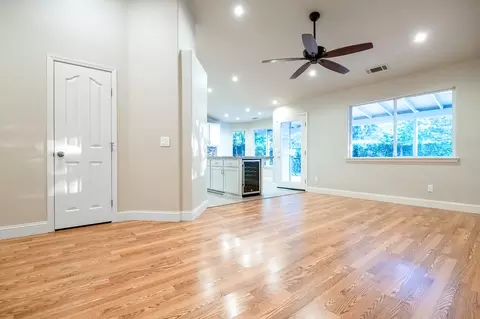 Living - 504 Lone Oak Ct, Exeter, CA 93221 photo 2 of 7