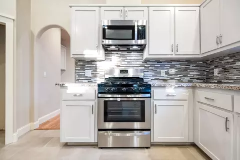 Kitchen - 504 Lone Oak Ct, Exeter, CA 93221 photo 4 of 8