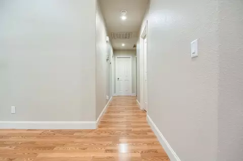 Entry Way - 504 Lone Oak Ct, Exeter, CA 93221 photo 5 of 6