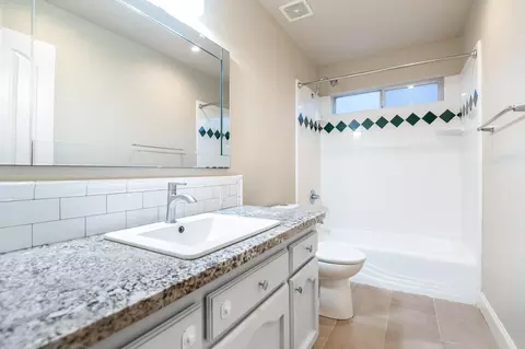 Bath - 504 Lone Oak Ct, Exeter, CA 93221 photo 4 of 4