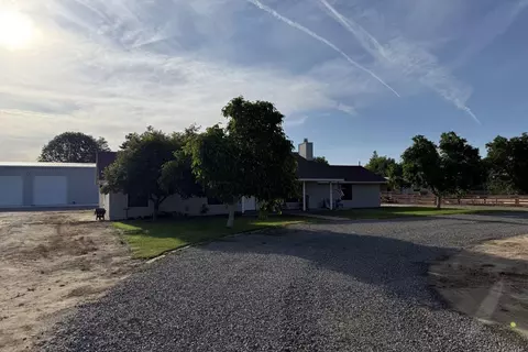 8775 Frontier St, Hanford, CA 93230