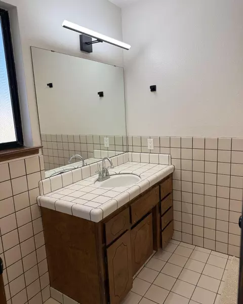 Bath - 8775 Frontier St, Hanford, CA 93230 photo 1 of 2