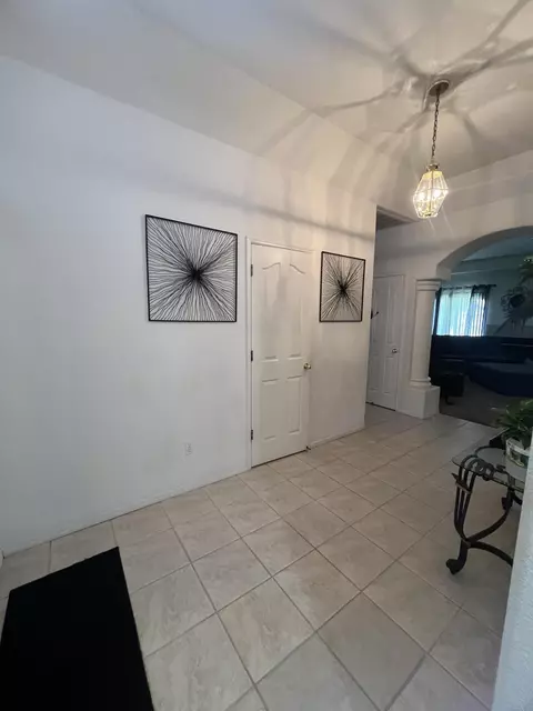1532 W Picadilly Ct, Hanford, CA 93230
