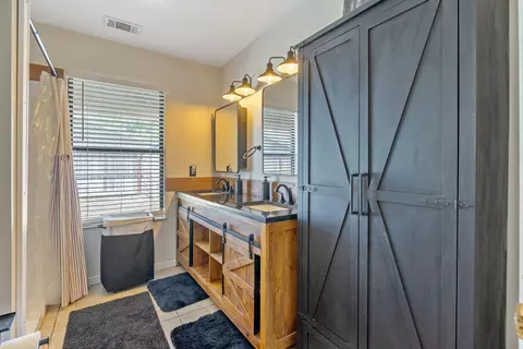 Bath - 2612 E Feemster, Visalia, CA 93292 photo 3 of 4