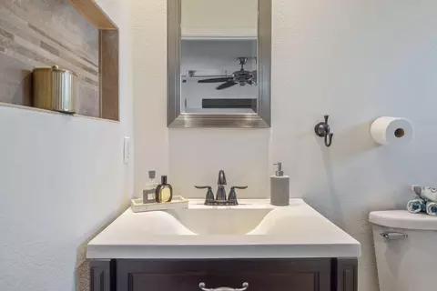 Bath - 3113 E Laurel Ave, Visalia, CA 93292 photo 4 of 4