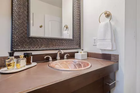 Bath - 3113 E Laurel Ave, Visalia, CA 93292 photo 2 of 4