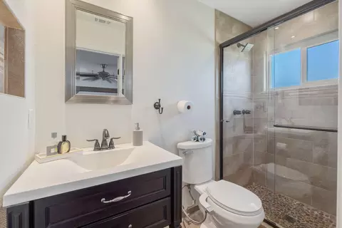 Bath - 3113 E Laurel Ave, Visalia, CA 93292 photo 3 of 4