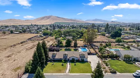1990 N Rose St, Porterville, CA 93257