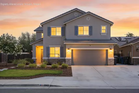1342 Roundhouse St, Tulare, CA 93274