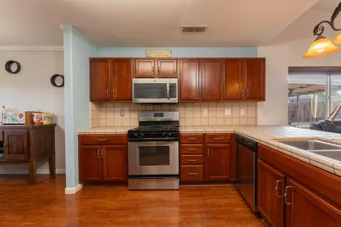 Kitchen - 4304 E Oak Ave, Visalia, CA 93291 photo 1 of 2