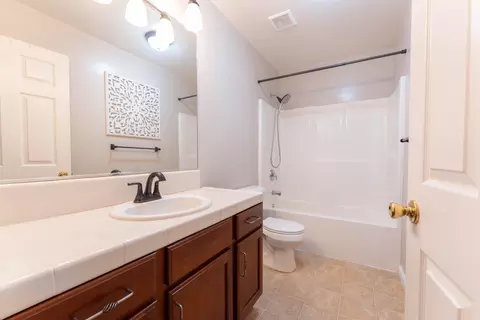 Bath - 4304 E Oak Ave, Visalia, CA 93291 photo 3 of 3
