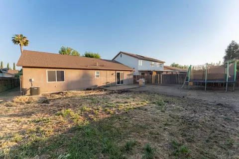 Exterior - 4304 E Oak Ave, Visalia, CA 93291 photo 4 of 4