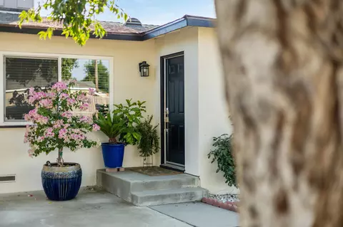 Exterior - 621 E Laurel Ave, Visalia, CA 93292 photo 4 of 8