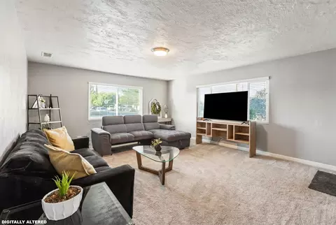 Living - 621 E Laurel Ave, Visalia, CA 93292 photo 1 of 1
