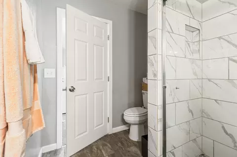 Bath - 621 E Laurel Ave, Visalia, CA 93292 photo 4 of 6