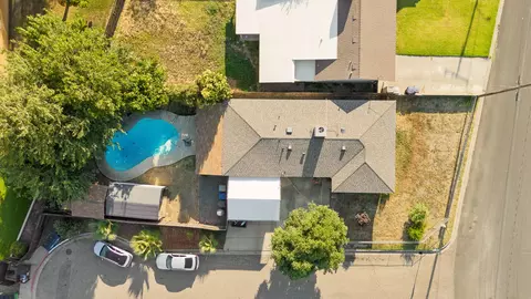 View/Area - 621 E Laurel Ave, Visalia, CA 93292 photo 1 of 1