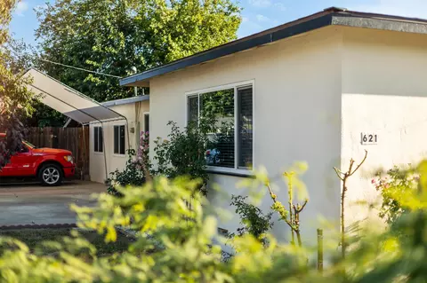 Exterior - 621 E Laurel Ave, Visalia, CA 93292 photo 3 of 8