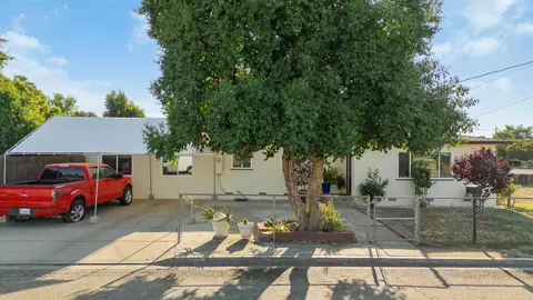 Exterior - 621 E Laurel Ave, Visalia, CA 93292 photo 2 of 8