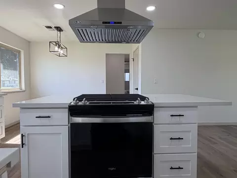 Kitchen - 129 Vine St, Lemoore, CA 93245 photo 4 of 6