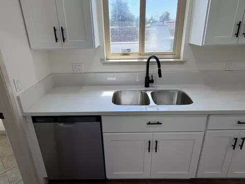 Kitchen - 129 Vine St, Lemoore, CA 93245 photo 3 of 6