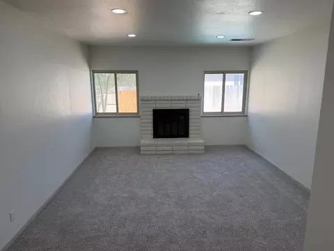 Living - 129 Vine St, Lemoore, CA 93245 photo 1 of 2