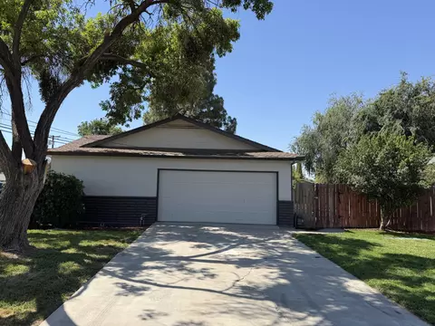 Exterior - 129 Vine St, Lemoore, CA 93245 photo 3 of 8
