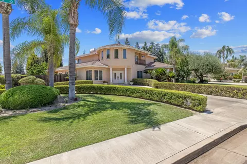 1647 S Bluegrass Ct, Visalia, CA 93277