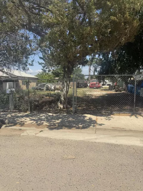 33098 Manzanita Rd, Ivanhoe, CA 93235