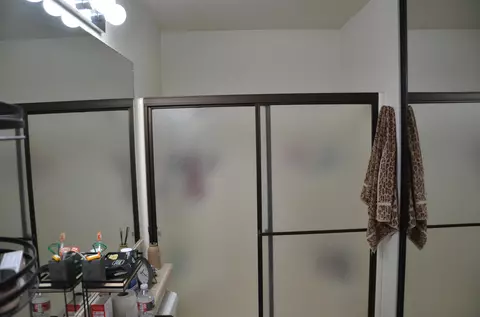 Bath - 1615 E Castlecrest Ave, Visalia, CA 93292 photo 2 of 3