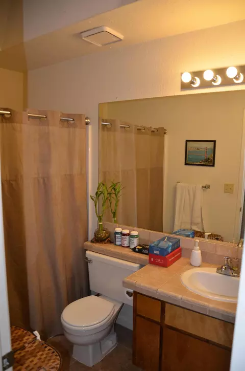 Bath - 1615 E Castlecrest Ave, Visalia, CA 93292 photo 1 of 3
