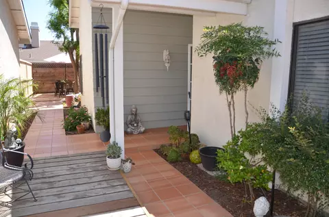 Exterior - 1615 E Castlecrest Ave, Visalia, CA 93292 photo 10 of 15