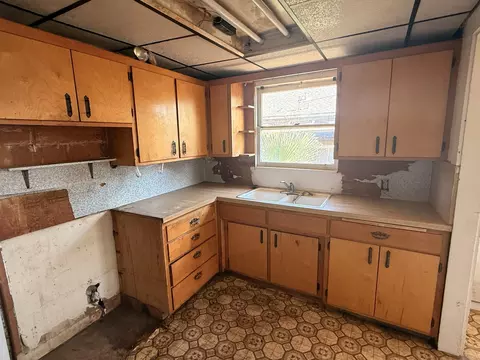 Kitchen - 32947 Hawthorne Rd, Ivanhoe, CA 93235 photo 3 of 3