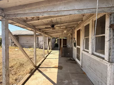 Exterior - 32947 Hawthorne Rd, Ivanhoe, CA 93235 photo 3 of 5